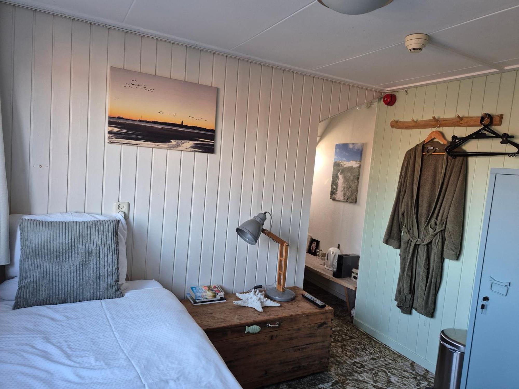 B&B De Wadvaarder Мидсланд Екстериор снимка
